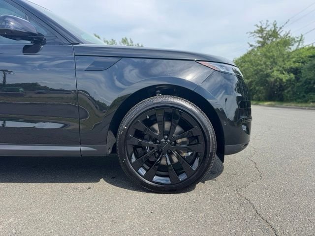 New 2026 Santorini Black Land Rover SE image 9