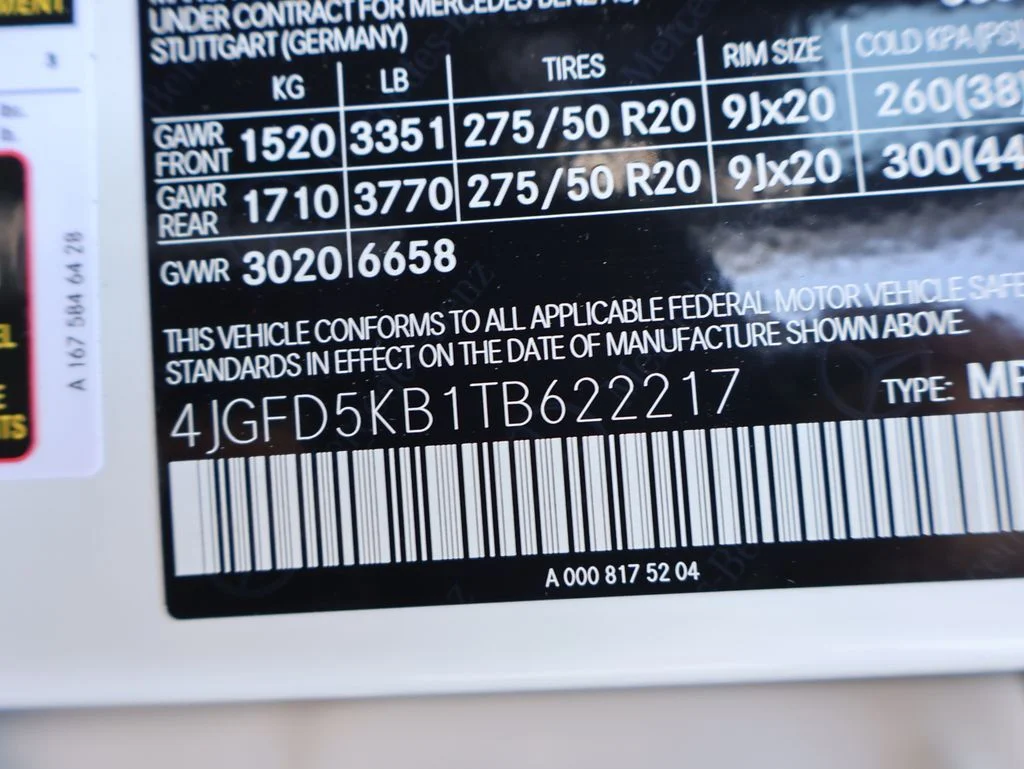 New 2026 MANUFAKTUR Moonlight White Metallic Mercedes-Benz GLE 450 image 40