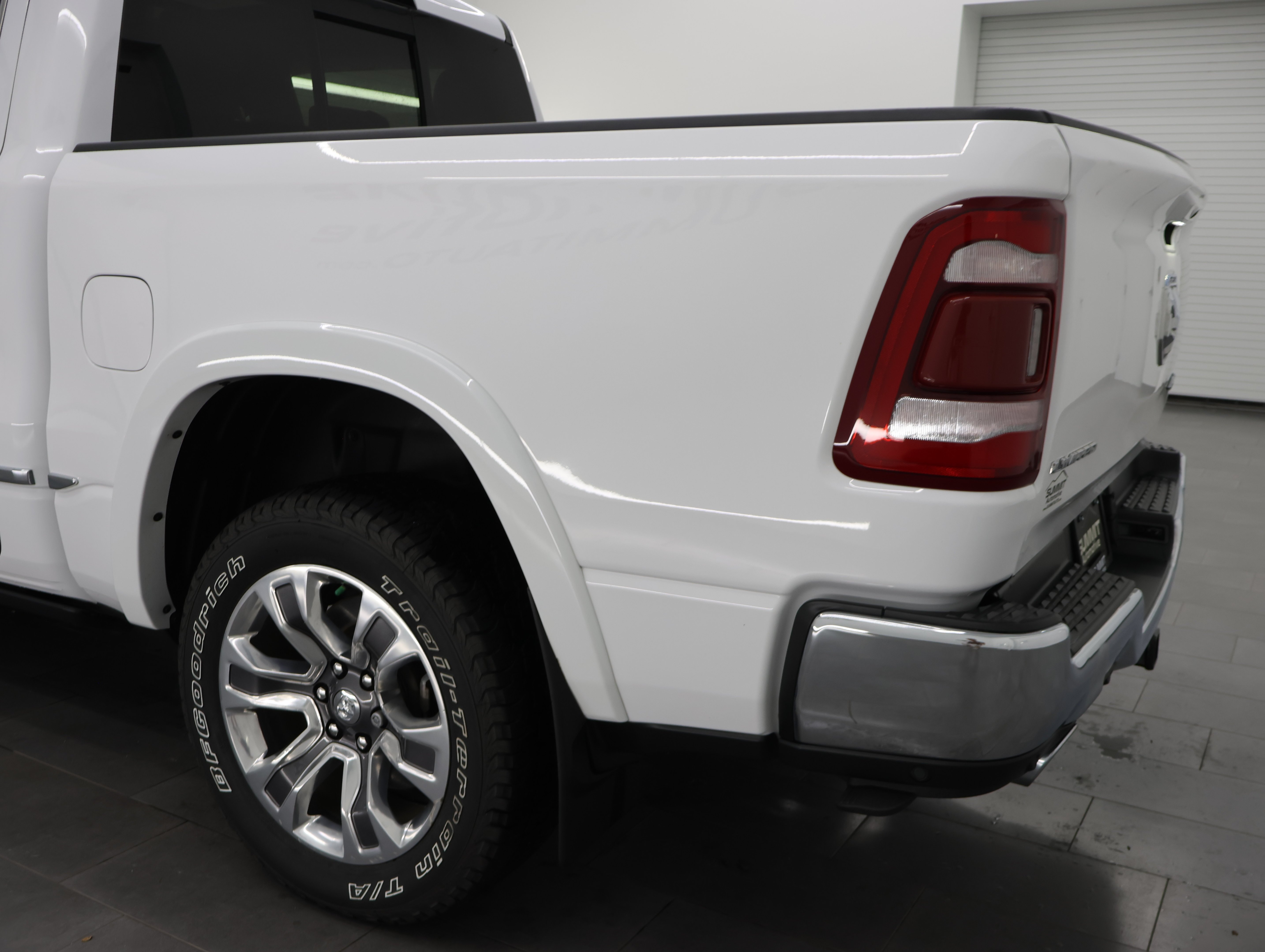 Used 2023 Bright White Clearcoat Ram 4x4 Crew Cab Limited: CREW-SHORT-LIMITED LVL 1-NAV-PANO-4WD-HEMI-360 CAM image 37