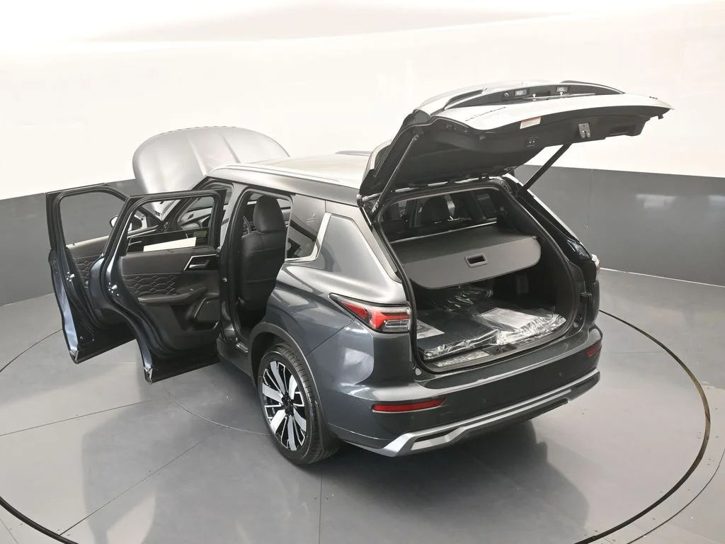 New 2026 Gray Mitsubishi SEL image 77