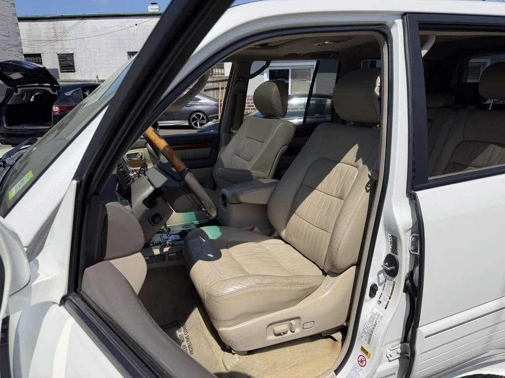 Used 2004 White Lexus 470 image 26