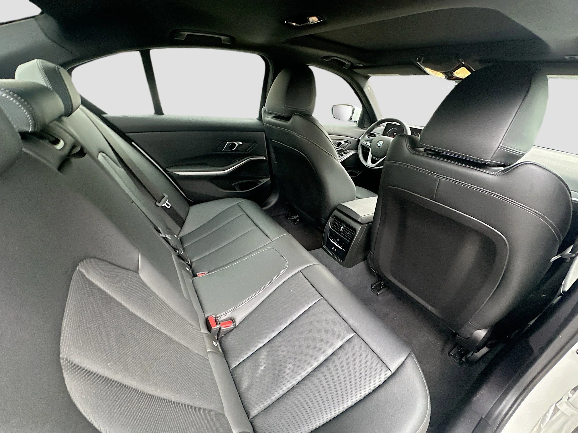 2024 BMW 3 Series 330i - Photo 29