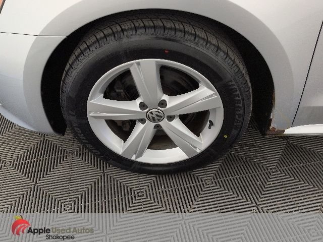 Used 2013 Silver Volkswagen 2.5 SE image 39