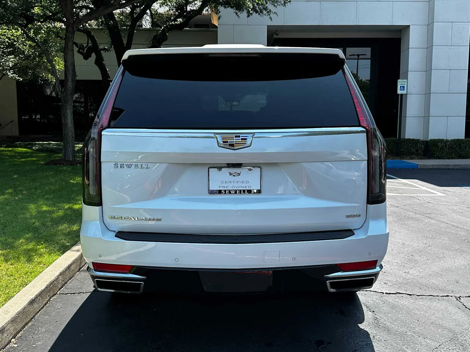 Used 2023 Crystal White Tricoat Cadillac Premium Luxury Platinum image 3