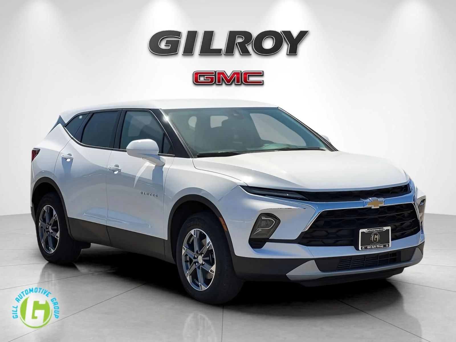 Used 2025 Summit White Chevrolet 2LT image 1