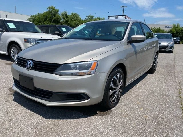 Used 2014 Silver Volkswagen 1.8T SE image 3