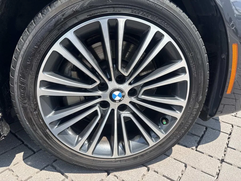 Used 2017 Gray BMW 530i xDrive image 9