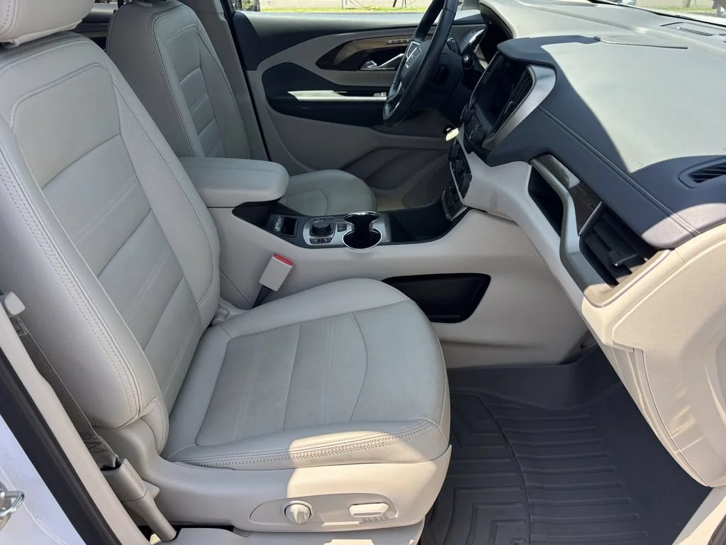 Used 2023 WHITE FROST TRICOAT GMC Denali image 21