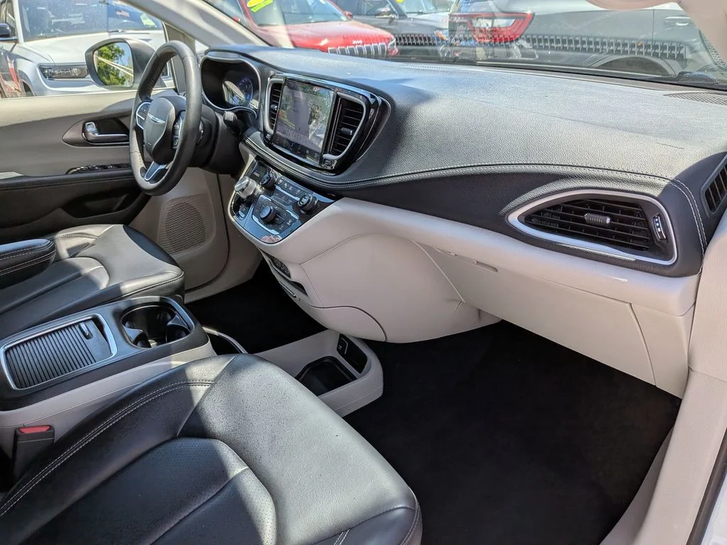 Used 2023 White Chrysler Touring L image 28