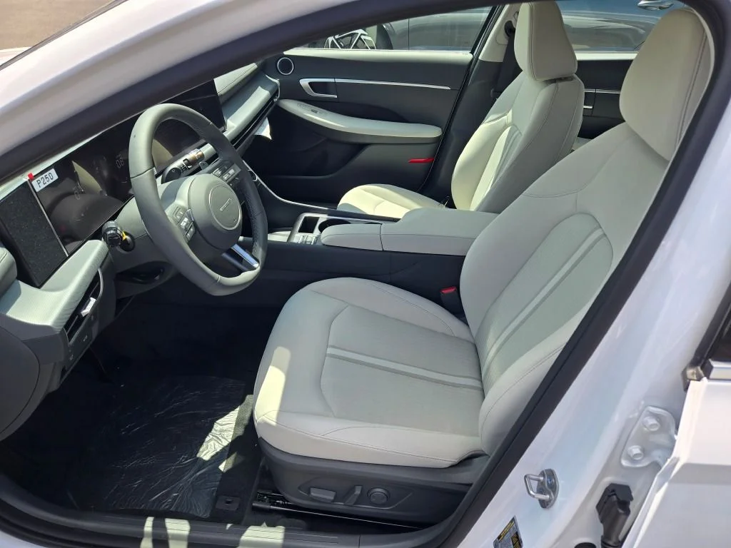 New 2026 White Hyundai SEL Sport image 20