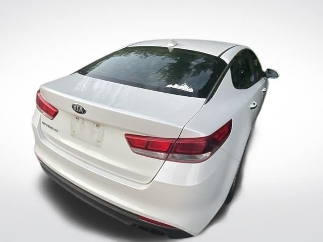 Used 2017 Snow White Pearl Kia LX image 4
