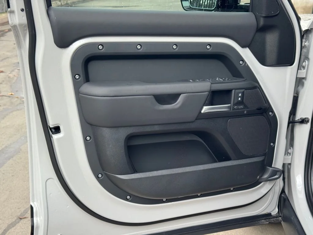 New 2026 Fuji White Land Rover X-Dynamic SE image 12