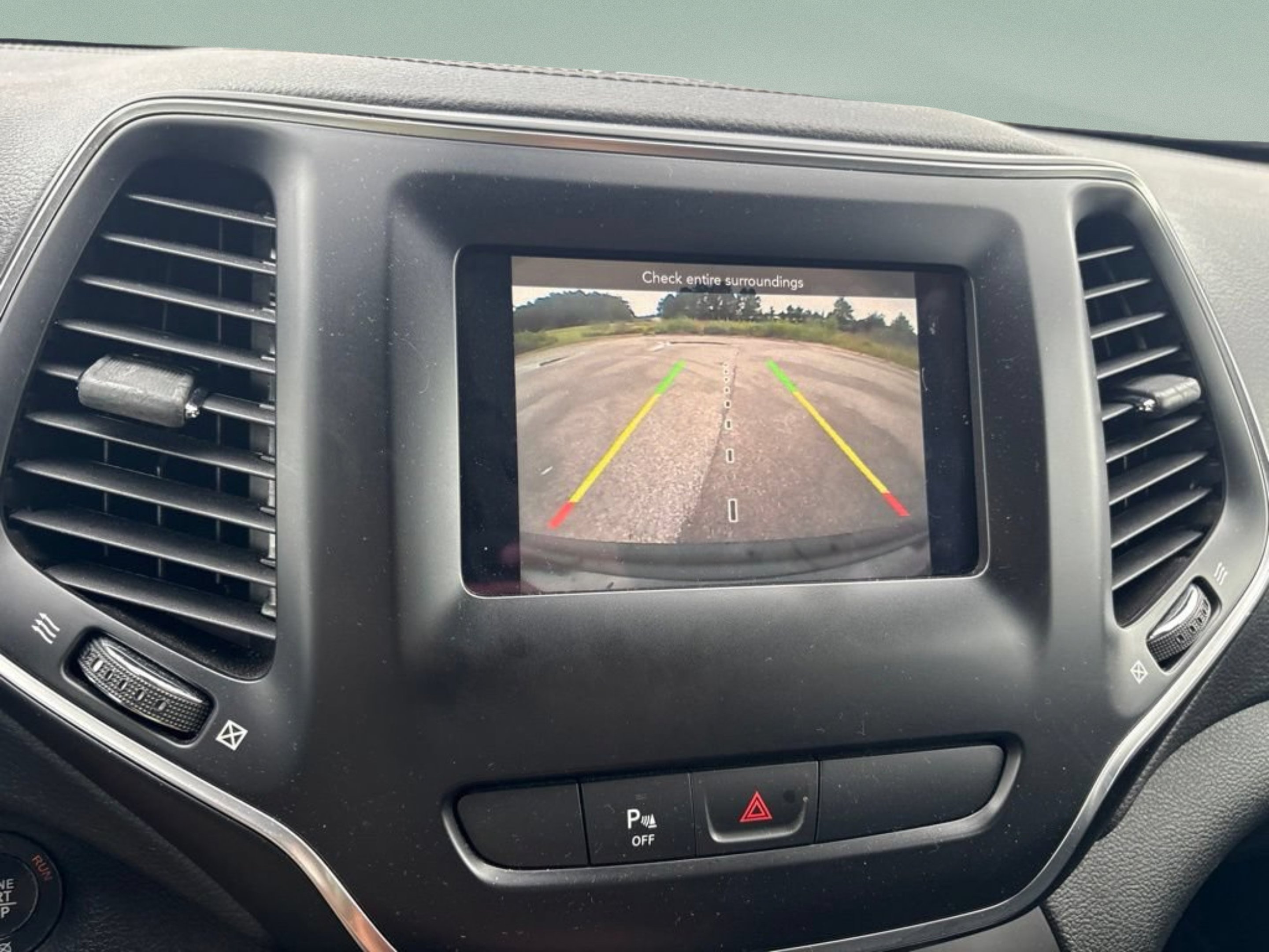Used 2019 Granite Crystal Metallic Clearcoat Jeep Latitude Plus image 11