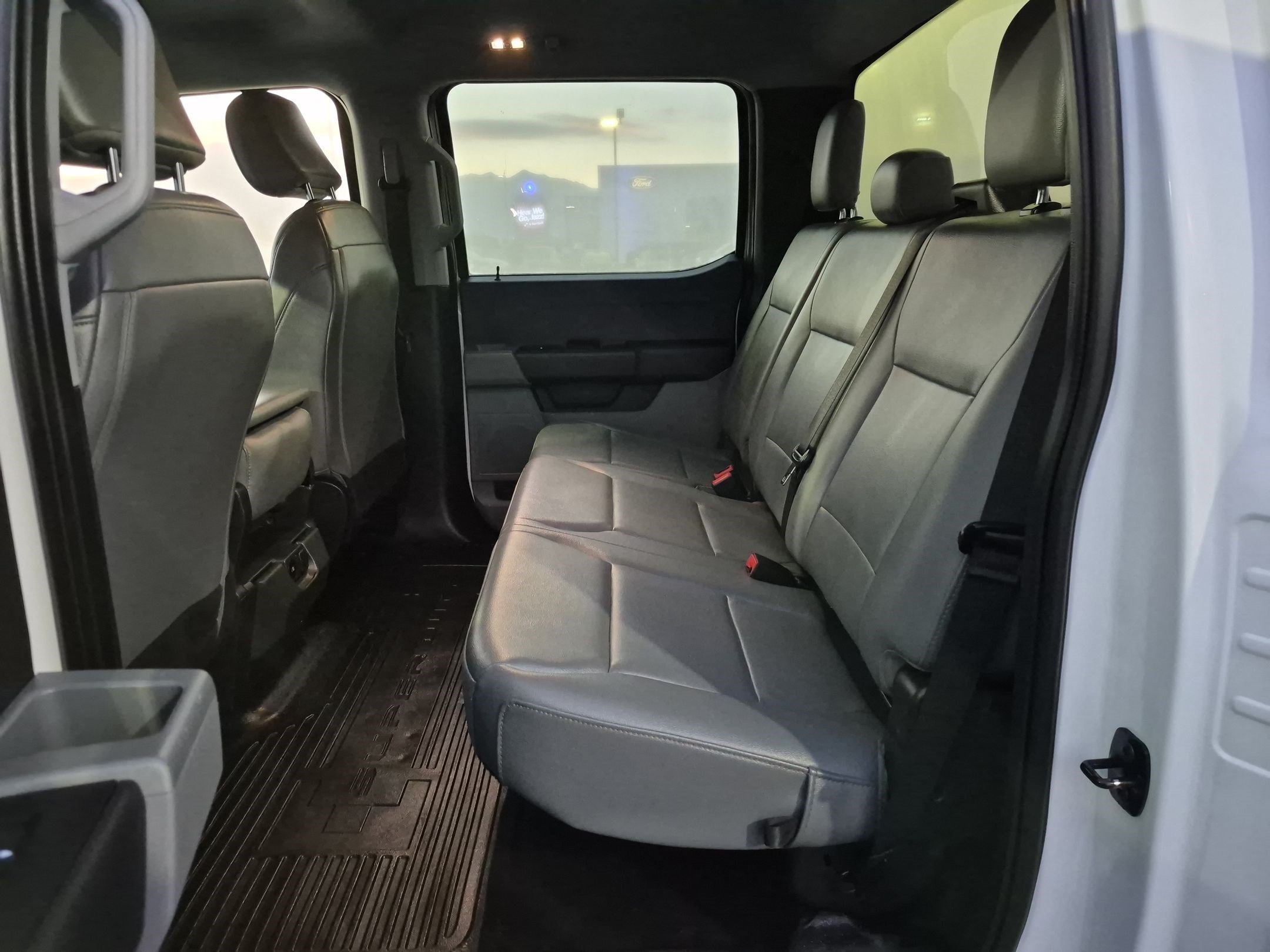 Used 2024 Oxford White Ford XL image 25
