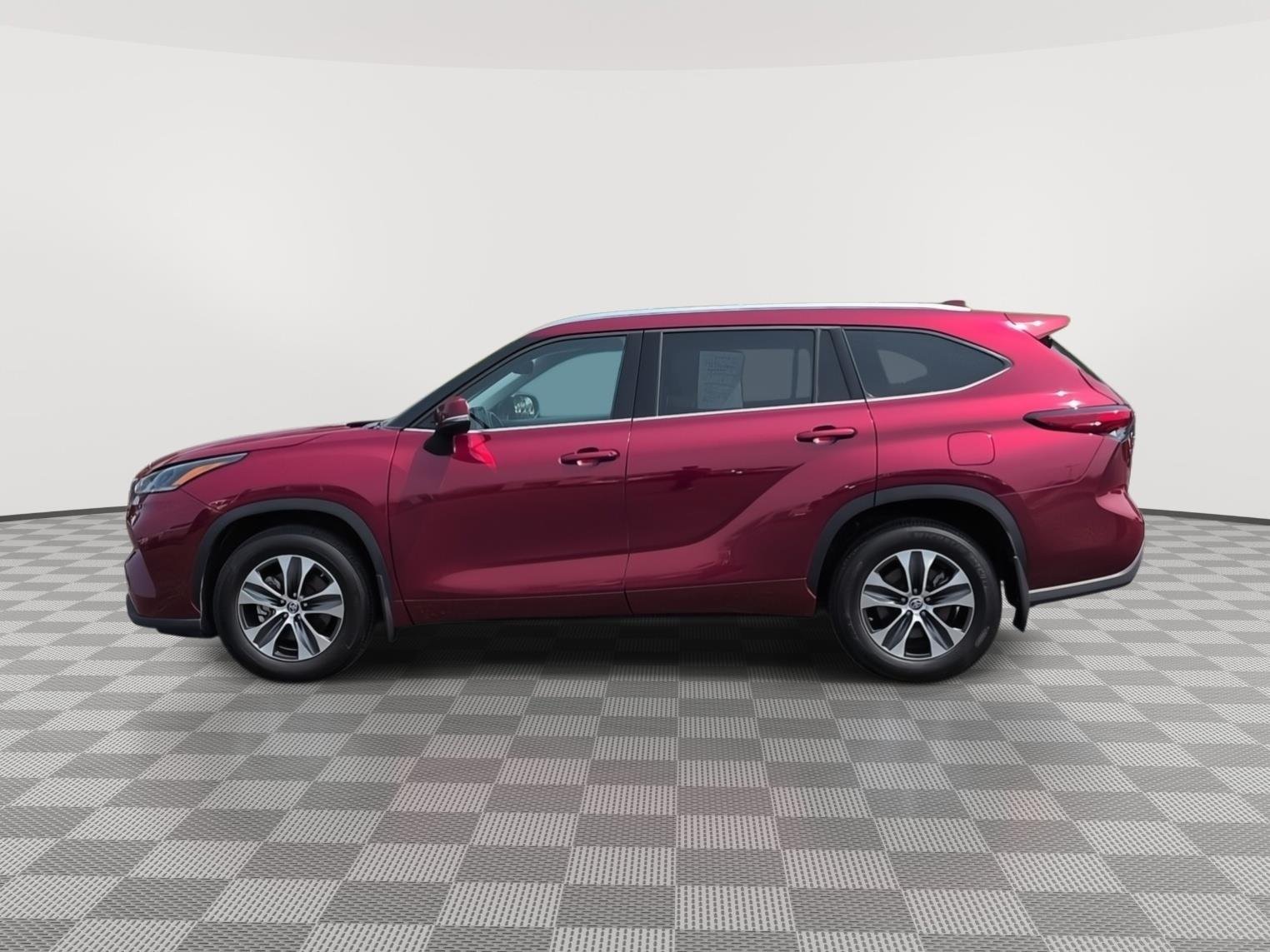 Used 2021 Ruby Flare Pearl Toyota XLE image 21