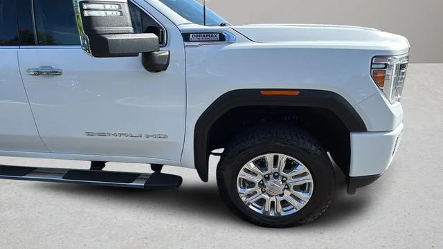 Used 2022 White GMC Denali image 39