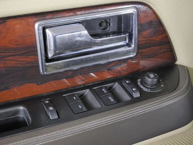 Used 2015 Brown Lincoln Base image 23