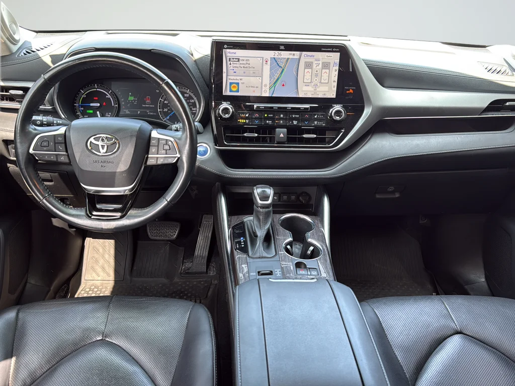 Used 2021 Silver Toyota Platinum image 9