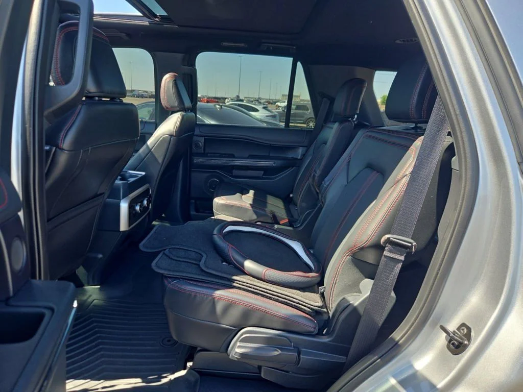 Used 2023 Silver Ford Limited image 7