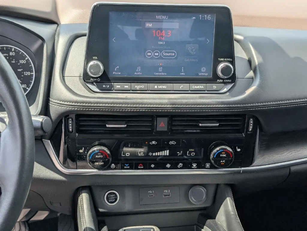 Used 2021 Boulder Gray Pear Nissan SL image 17