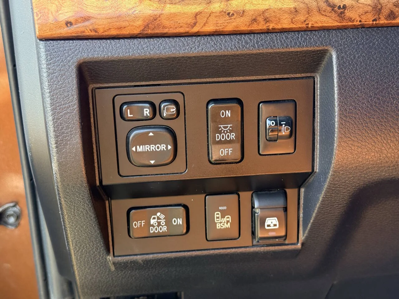 Used 2017 Brown Toyota 1794 Edition 4x4 4dr CrewMax Cab Pickup SB (5.7L V8 FFV) image 27