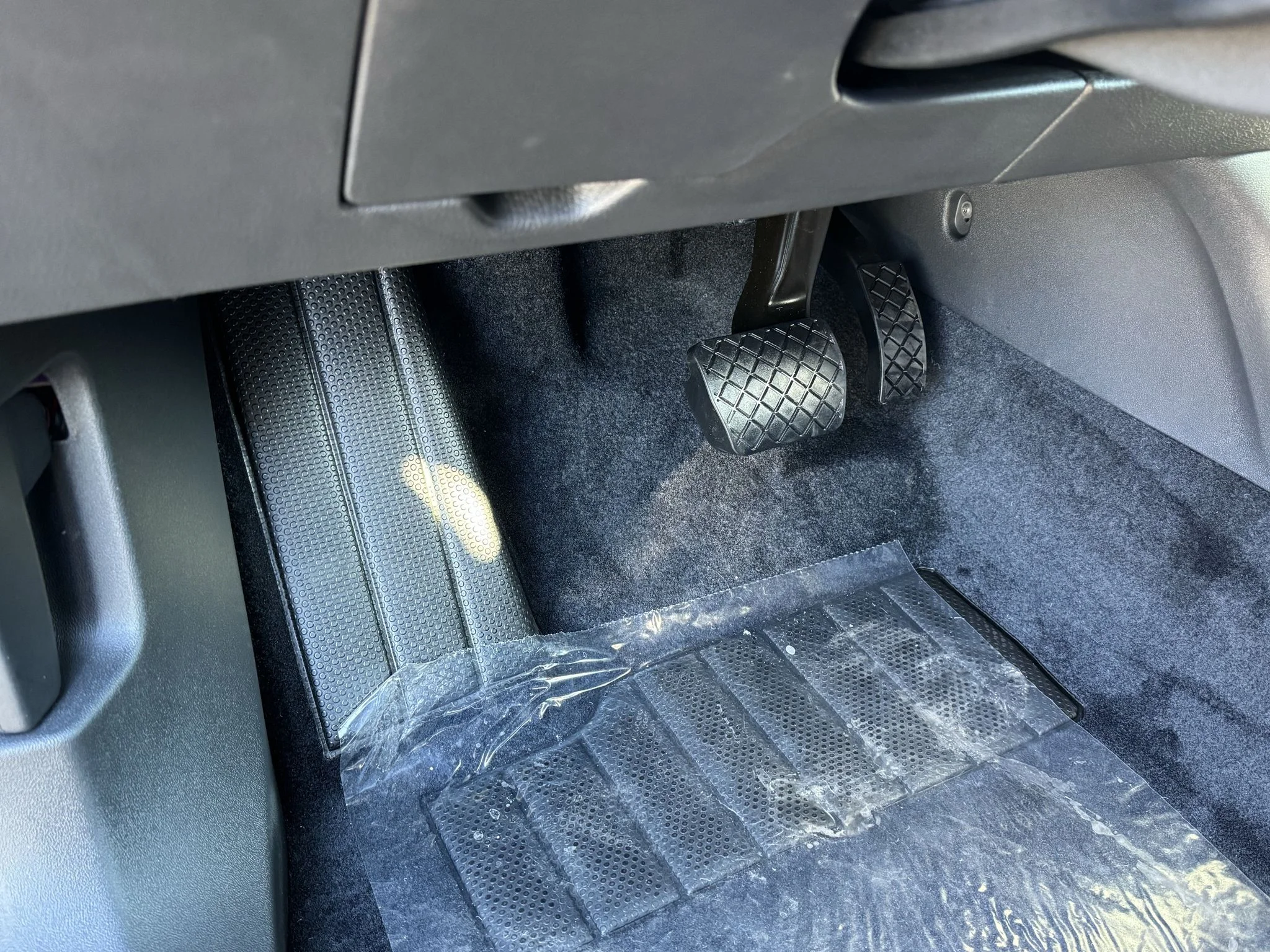 New 2026 Pure Gray Volkswagen Pro image 17