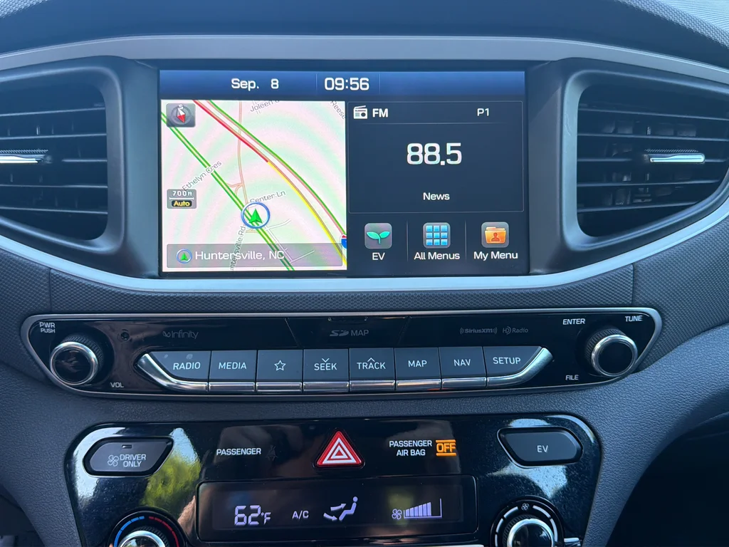 Used 2019 Ceramic White Hyundai Limited image 25