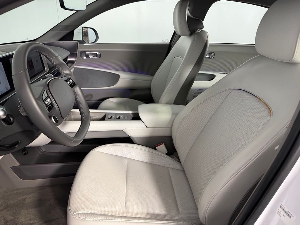 Used 2025 White Hyundai SEL image 23