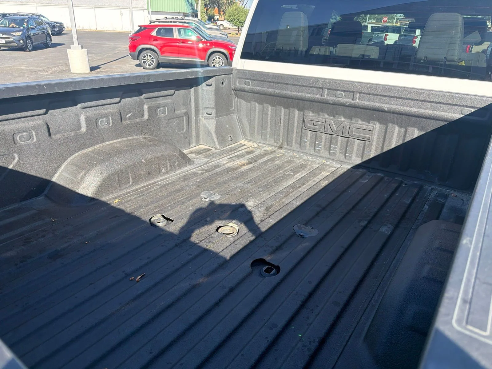 Used 2025 White GMC SLE image 13