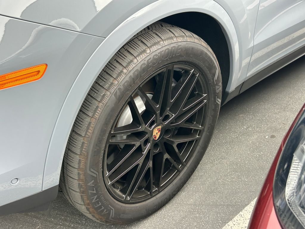 Used 2026  Porsche Base image 3
