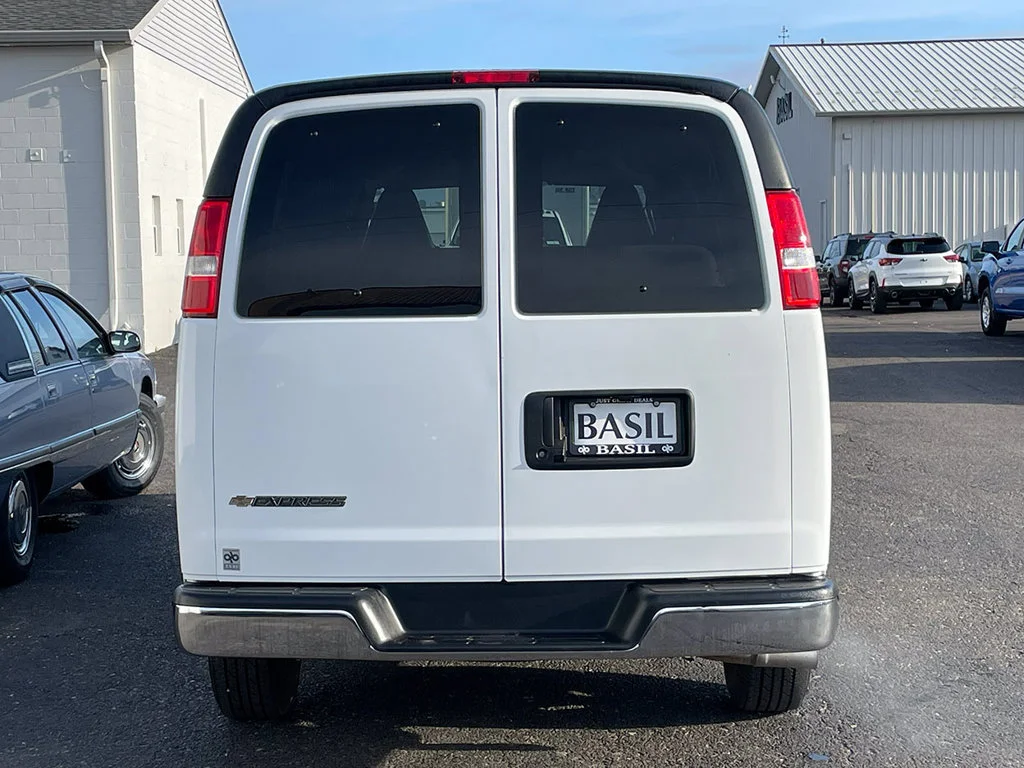 Used 2025 Summit White Chevrolet 1LT image 10