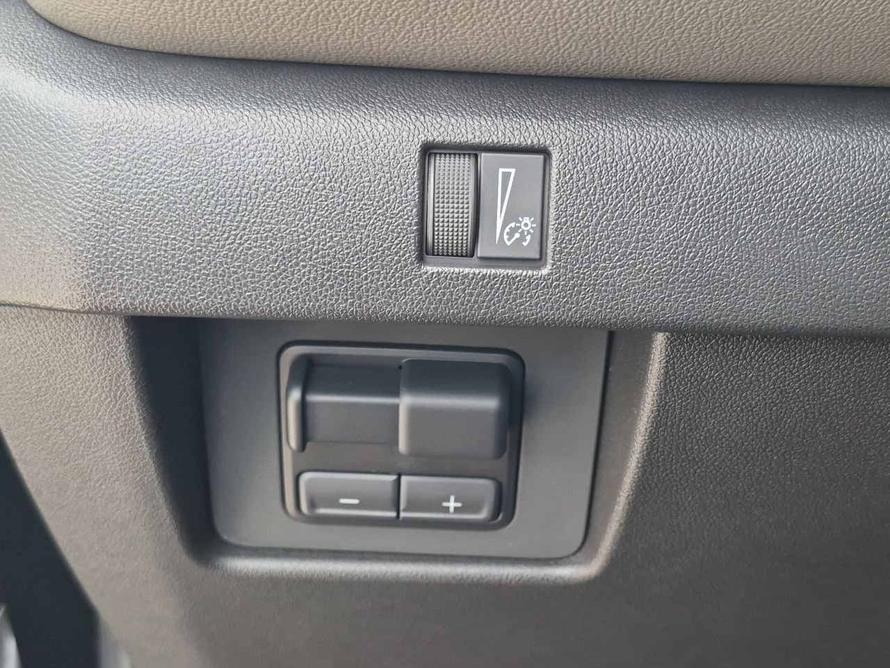 Used 2025 Black Chevrolet ZR2 image 18