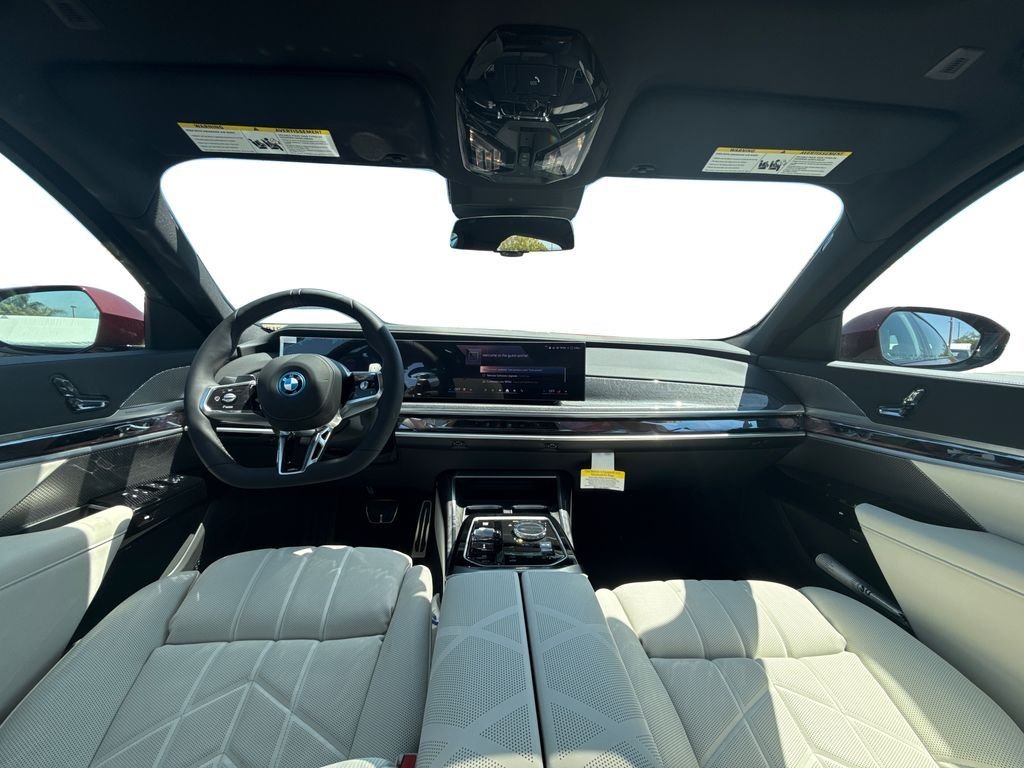 2025 BMW 7 Series 750e - Photo 19