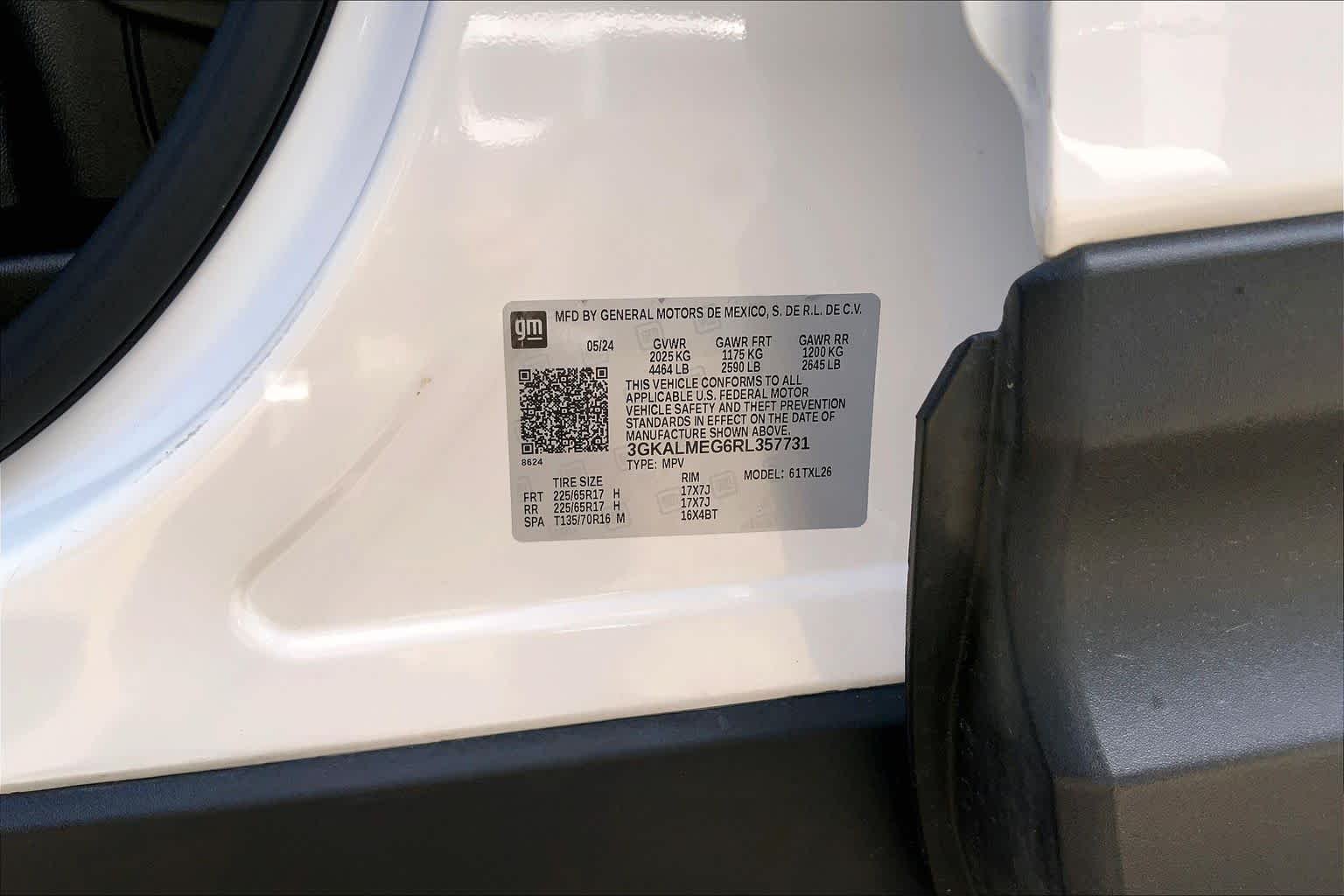 Used 2024 Summit White GMC SLE image 35