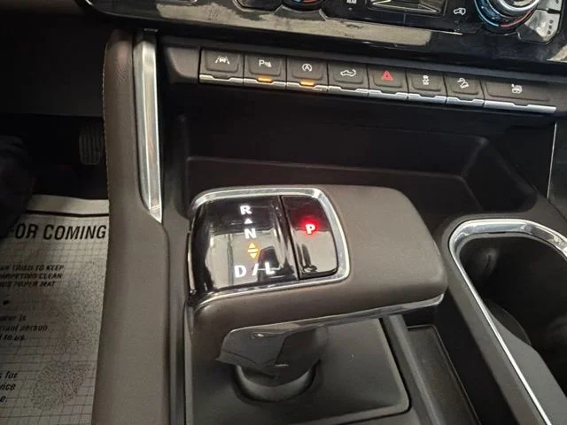 Used 2023 White GMC Denali image 31