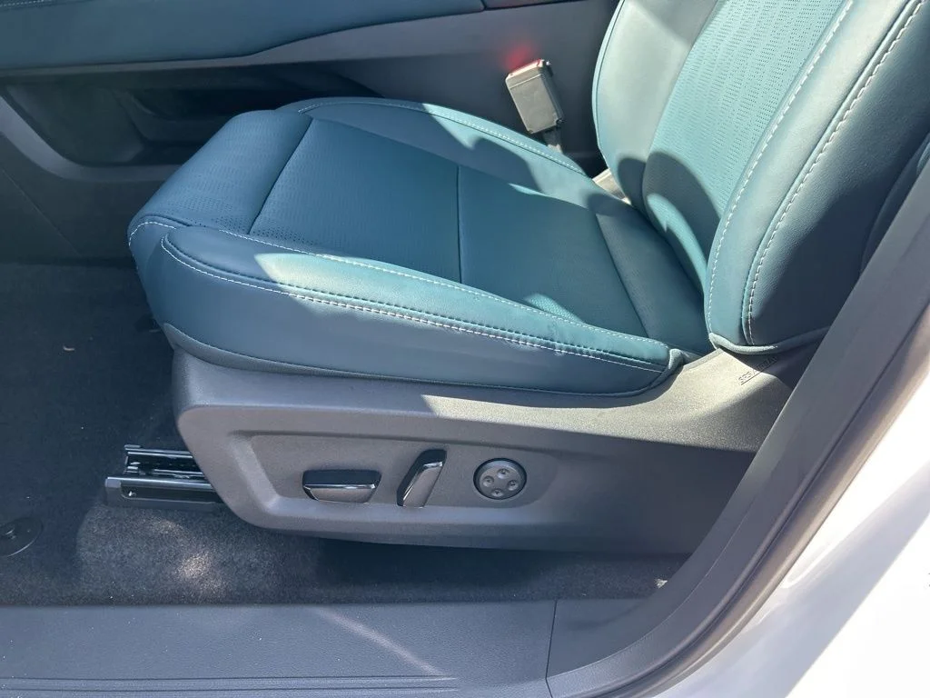 New 2026 Everest White Pearl TriCoat Nissan Platinum image 17