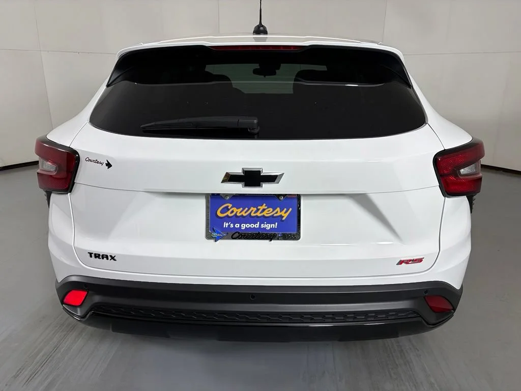 New 2026 Summit White Chevrolet 1RS image 8