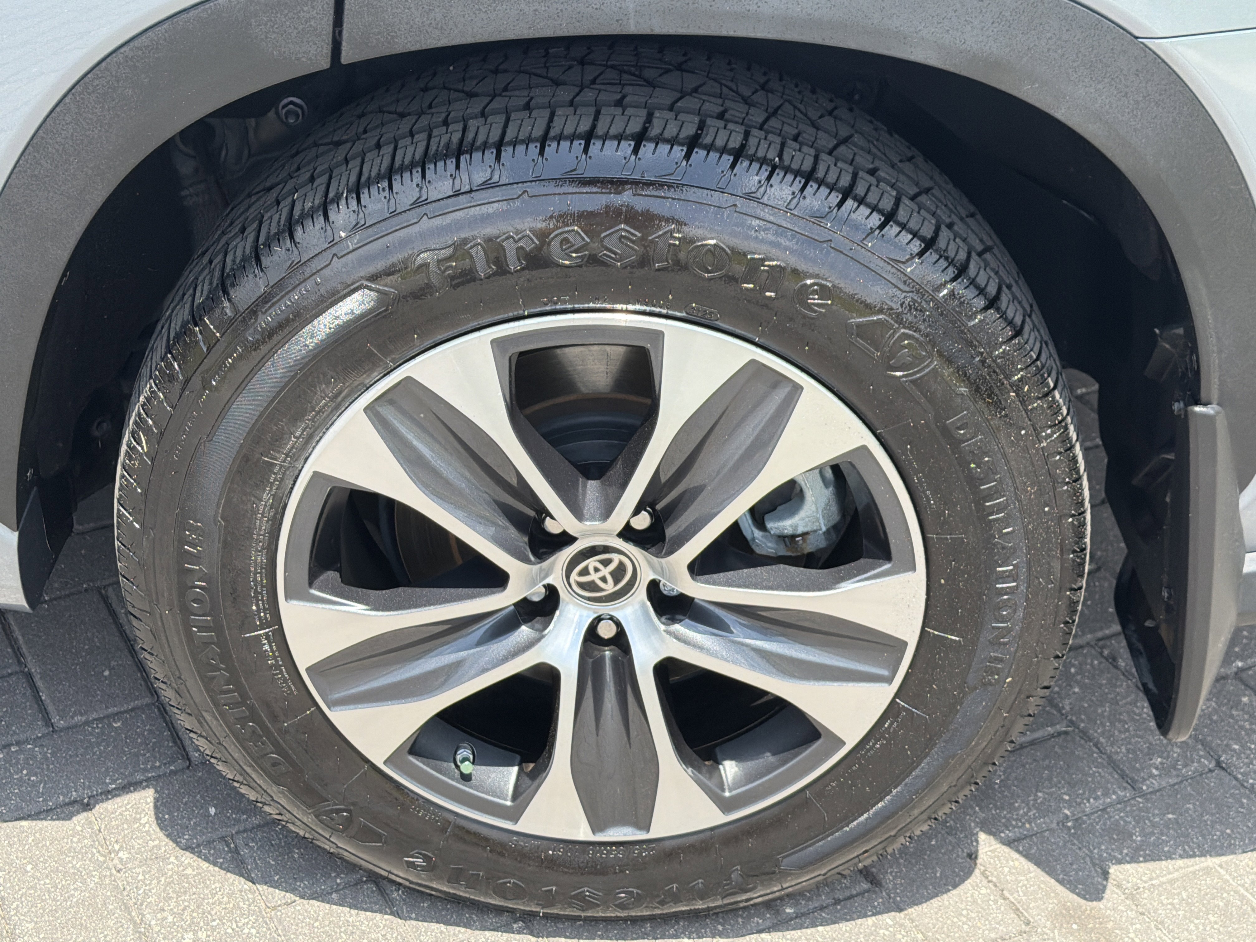 Used 2024 Moon Dust Toyota XLE image 33