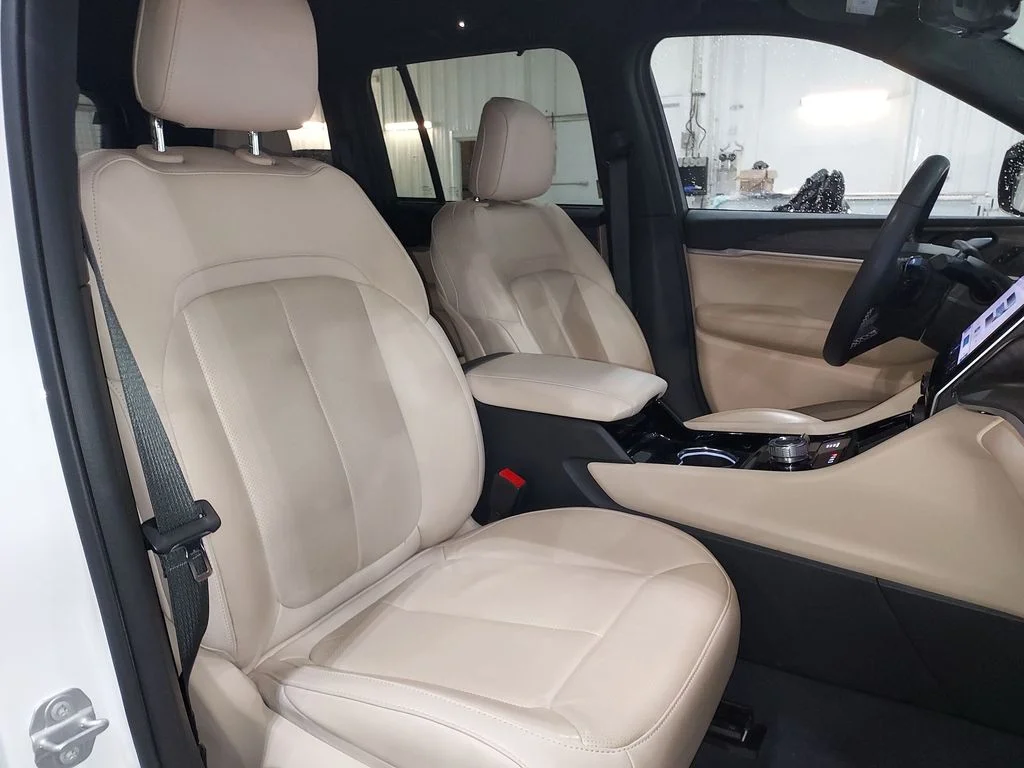 Used 2023 White/off-white Jeep Limited image 30