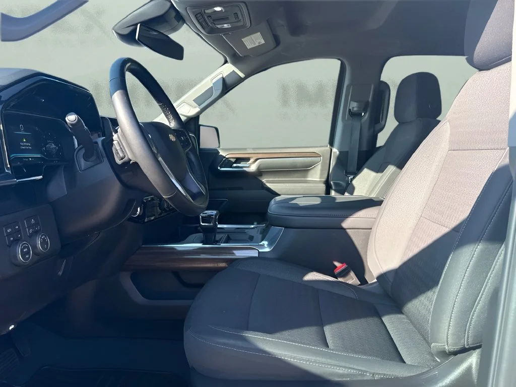 Used 2024 Summit White Chevrolet LT image 28