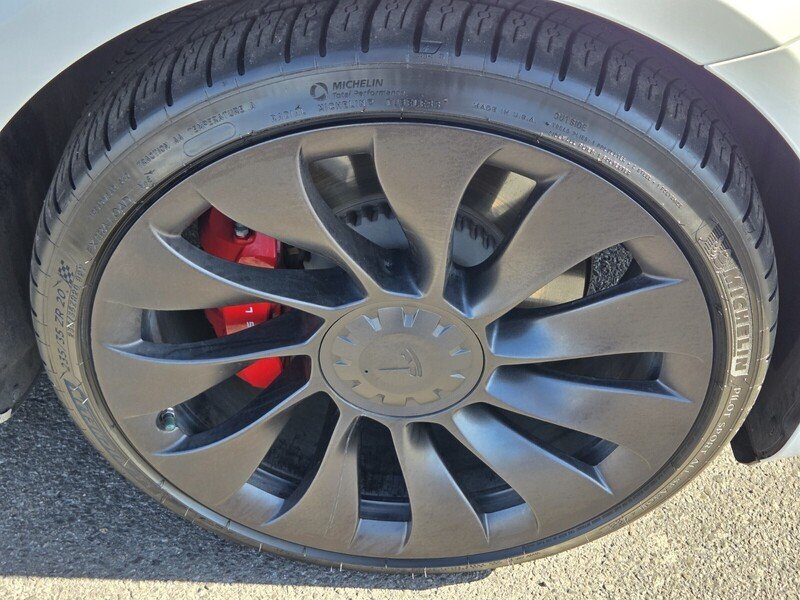 Used 2023  Tesla Performance image 10