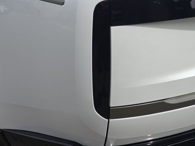 New 2026 Ostuni Pearl White LAND ROVER SE image 23