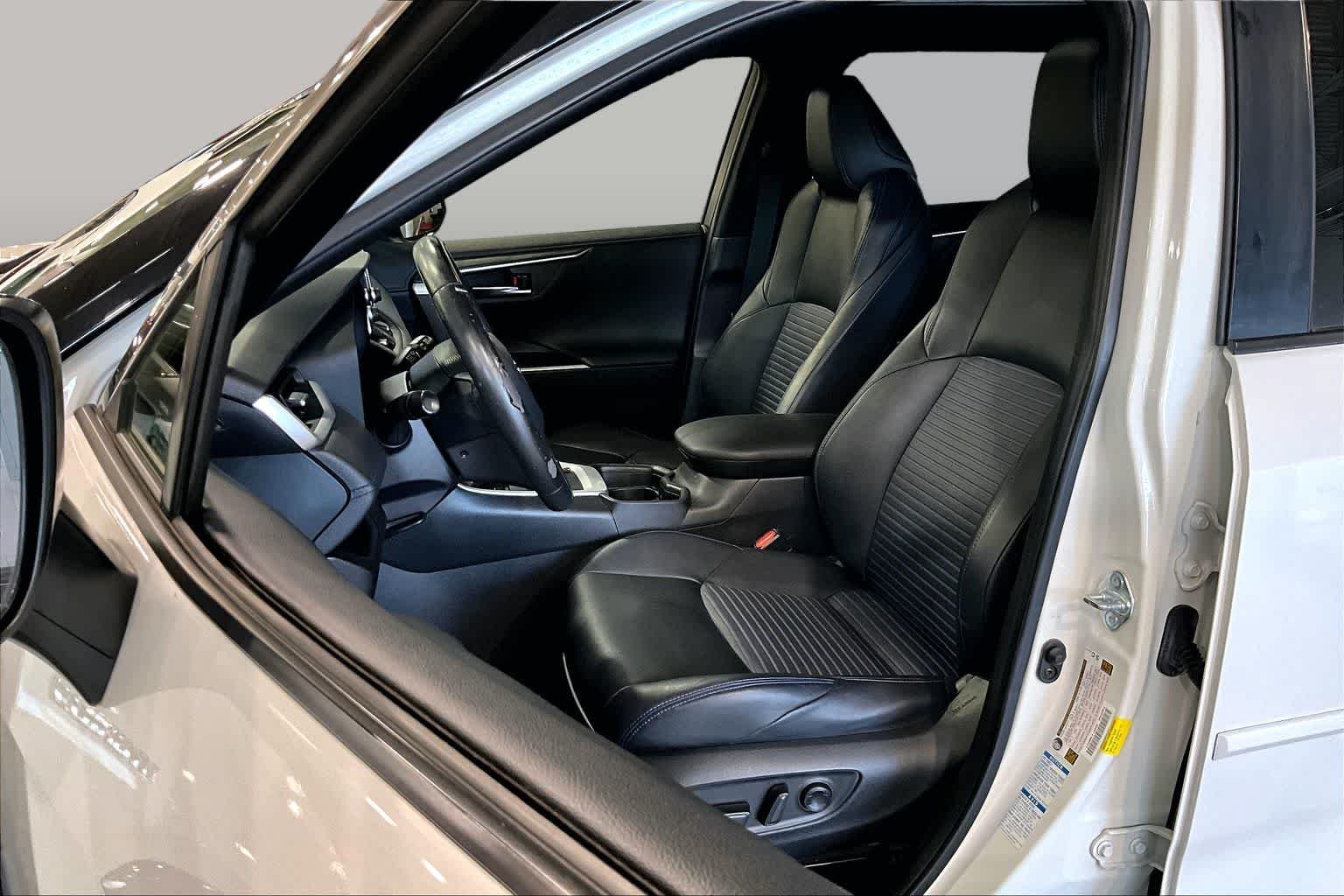 Used 2021 Blizzard Pearl/Midnight Black Metallic Toyota Hybrid XSE image 8