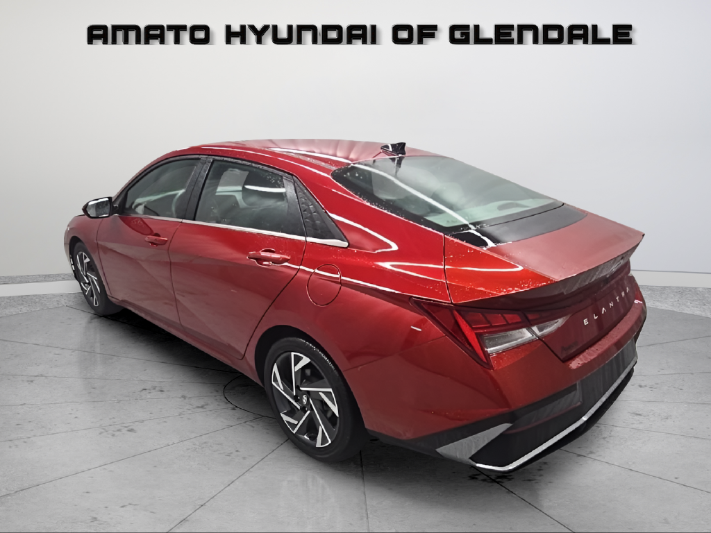 Used 2025 Red Hyundai SEL Convenience image 4