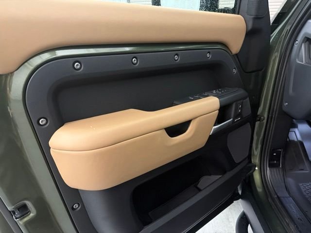 New 2026 Woolstone Green Land Rover S image 8
