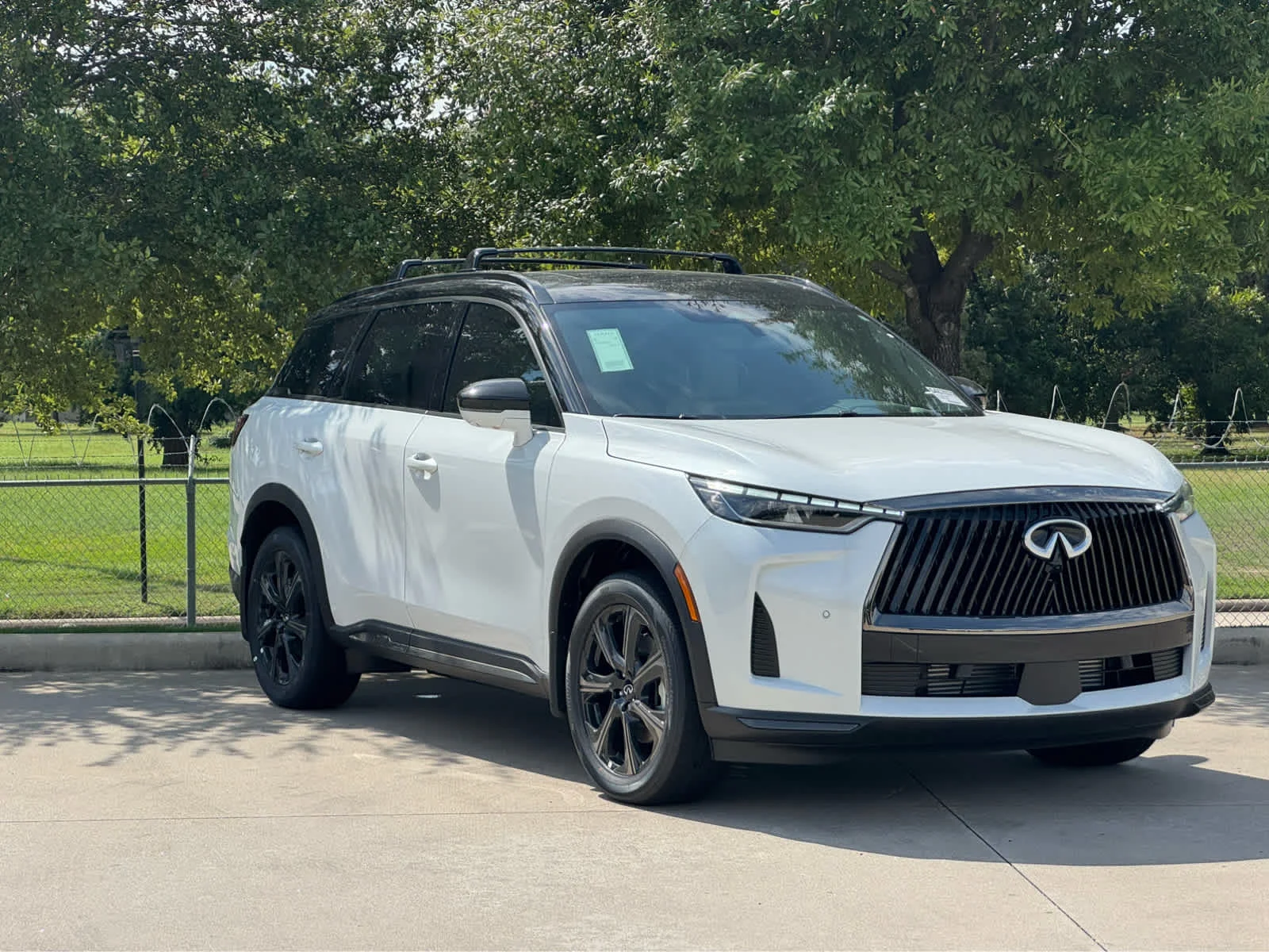 New 2027 2T RAD WHT INFINITI Autograph AWD image 2