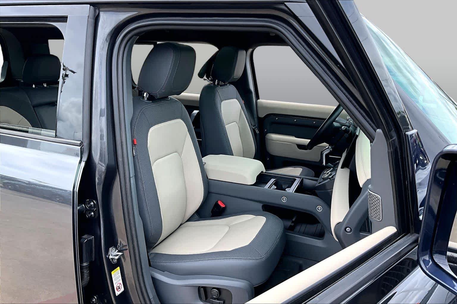 Used 2023 Eiger Grey Metallic Land Rover X-Dynamic SE image 9