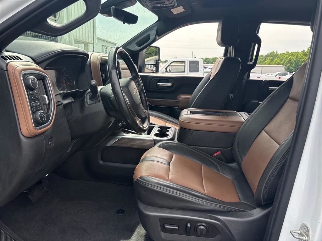 Used 2020 White Chevrolet High Country image 15