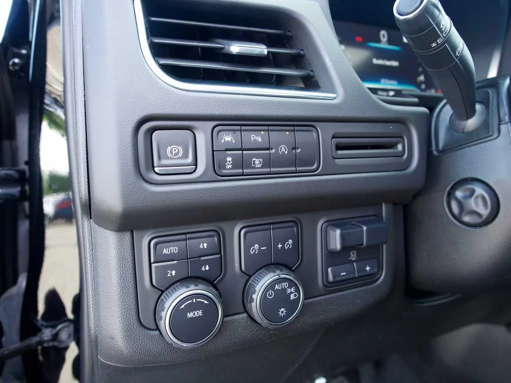 2023 Chevrolet Suburban RST - Photo 15