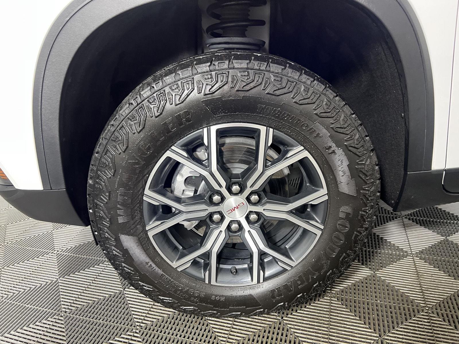Used 2025 Summit White GMC AWD AT4 image 5